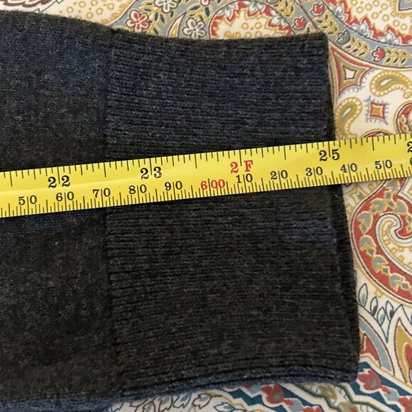 Banana Republic Grey V-Neck Sweater - Wool, Silk, Cashmere Blend - Men's Med - Picture 9 of 10